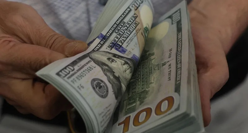 الدولار يتراجع 13 قرشاً بعد ارتفاعه 10 قروش بصباح 21 أغسطس 2025